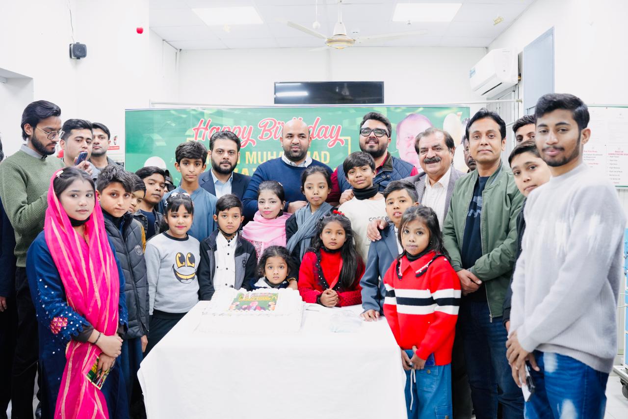 Provincial Education Minister Rana Sikandar Hayat Khan cutting a birthday cake with thalassemia and hemophilia patients at Sundas Foundation Lahore