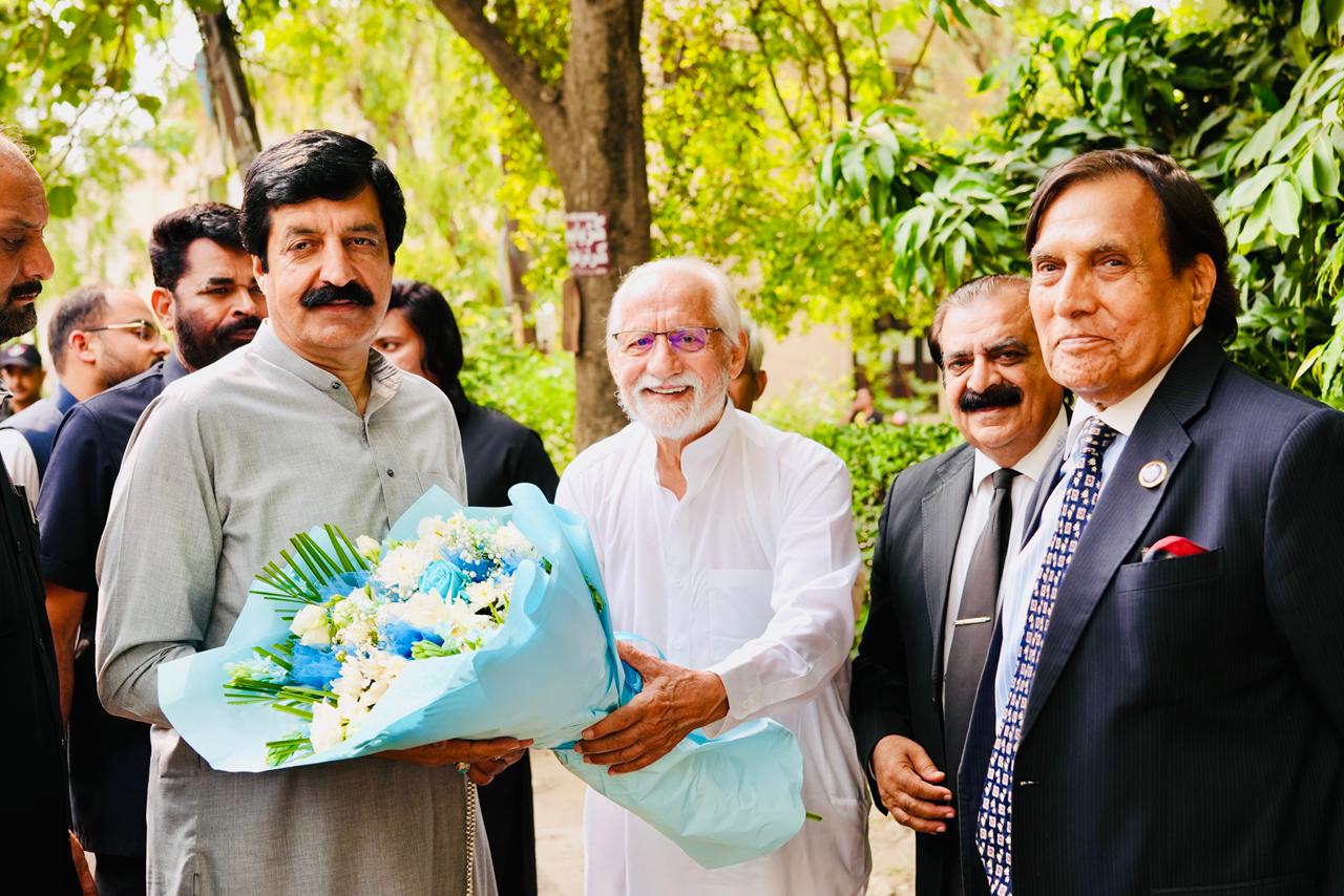 Governor Punjab Sardar Saleem Haider Khan Visits Sundas Foundation During Blood Donation Awareness Week